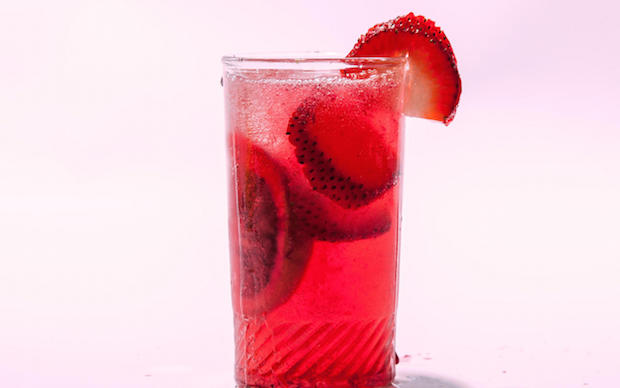 bloody_strawberry_gin_tonic_2_3000