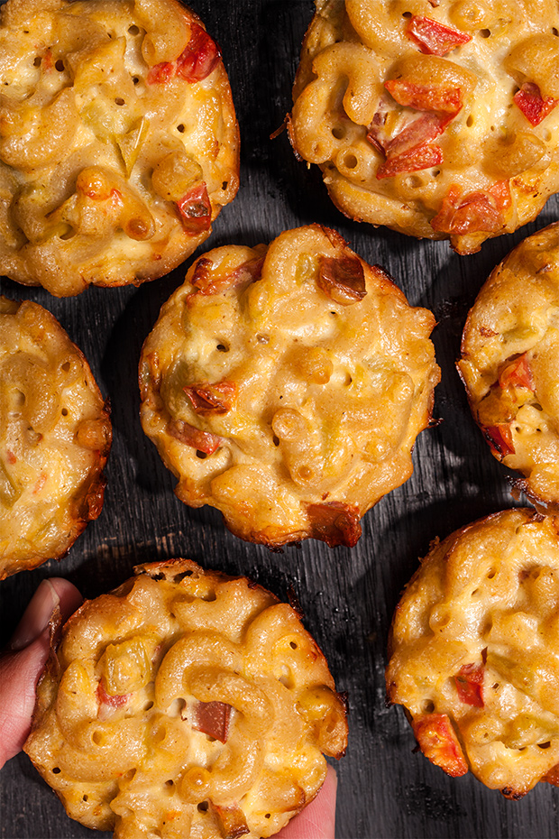 31069_RecipeImage_620x800_chicken_parmesan_mac_cheese_bites2