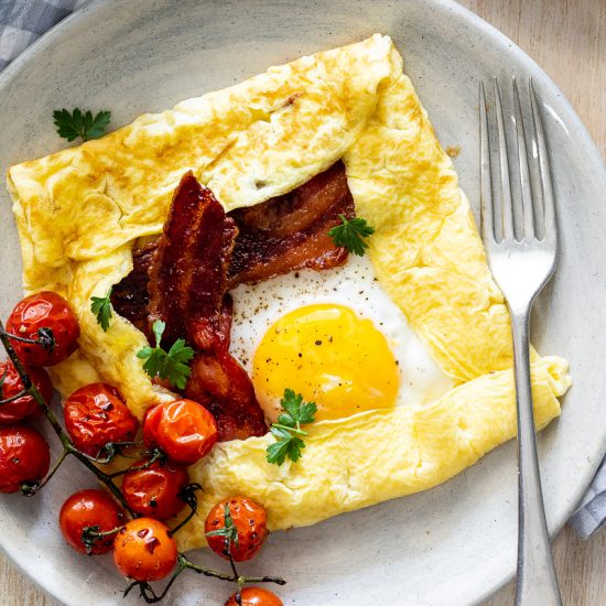 Easy breakfast egg crêpes