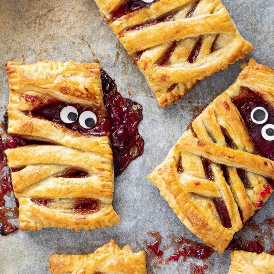 Halloween mummy berry handpies