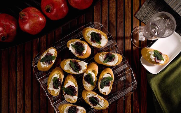 Figandgoatcheesecrostini