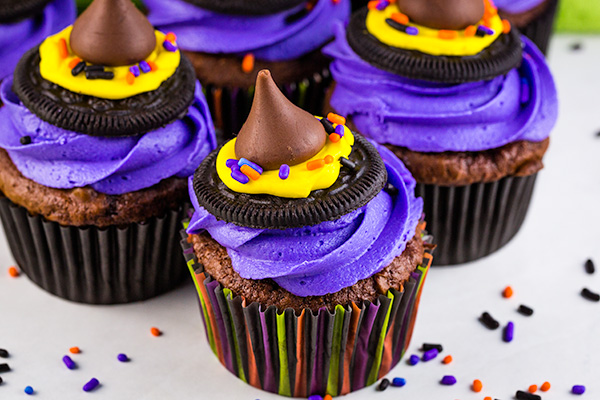 halloween treat: witch hat cupcakes 2