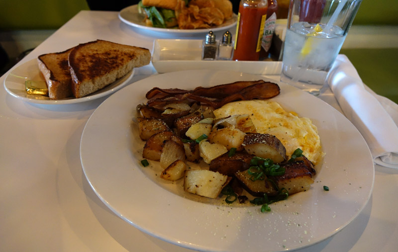 2 Egg Breakfast at eat