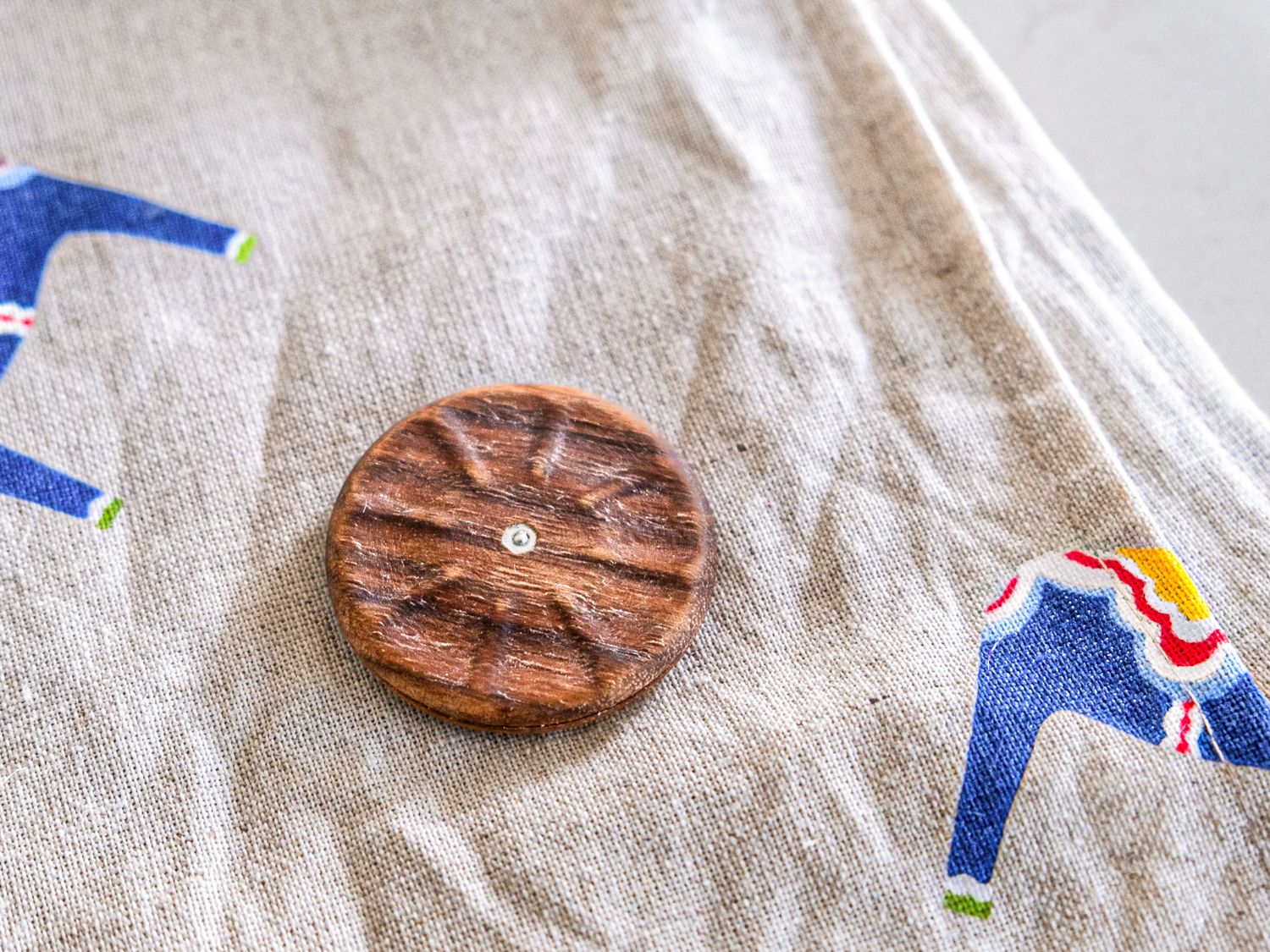 The UFO lame sitting on a kitchen towel