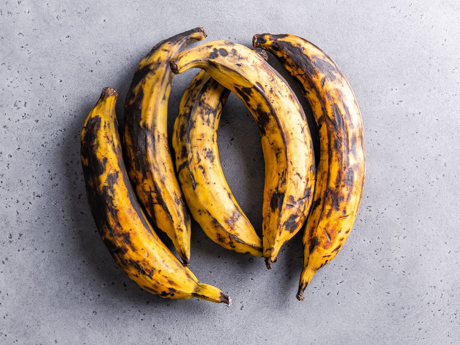 5 brown and spotted plantains