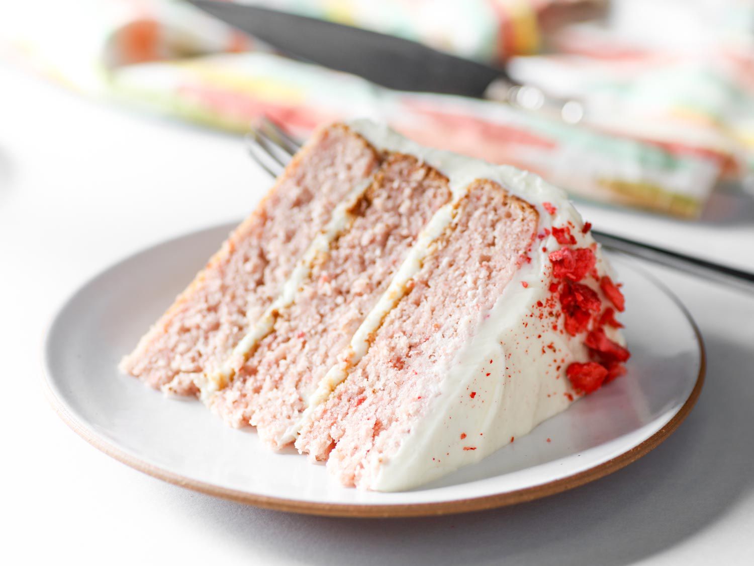 20170627-strawberry-cake-vicky-wasik-23.jpg