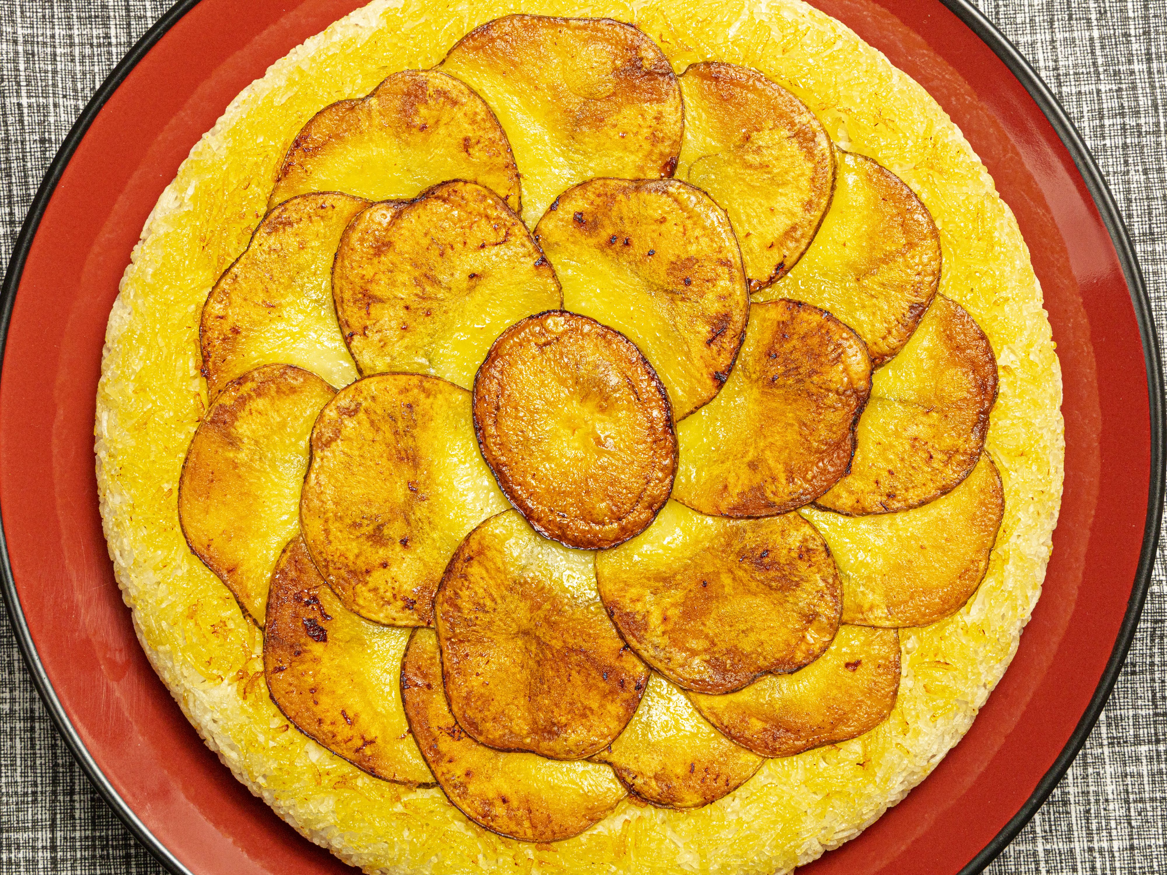 Overhead view of potato tahdig
