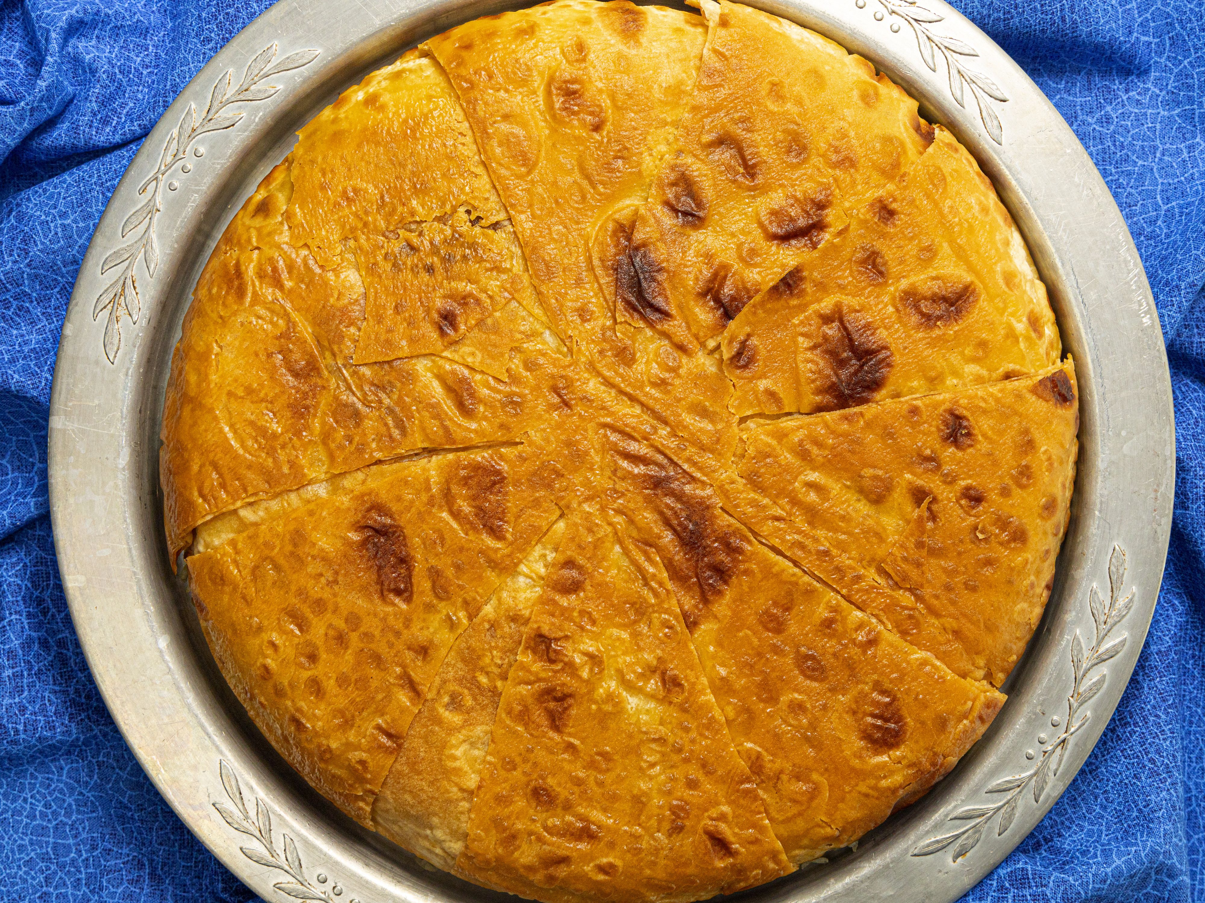 Overhead view of Lavash Tahdig