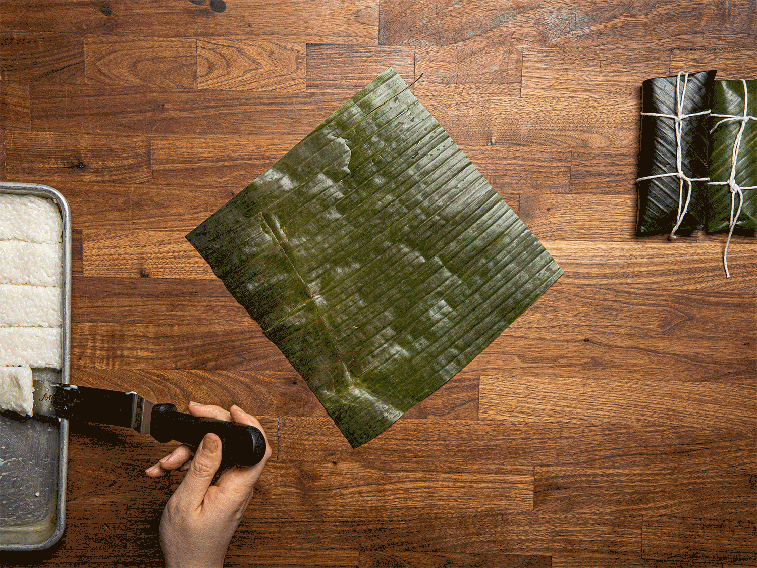 Overhead view of a gif showing how to fold and tie suman
