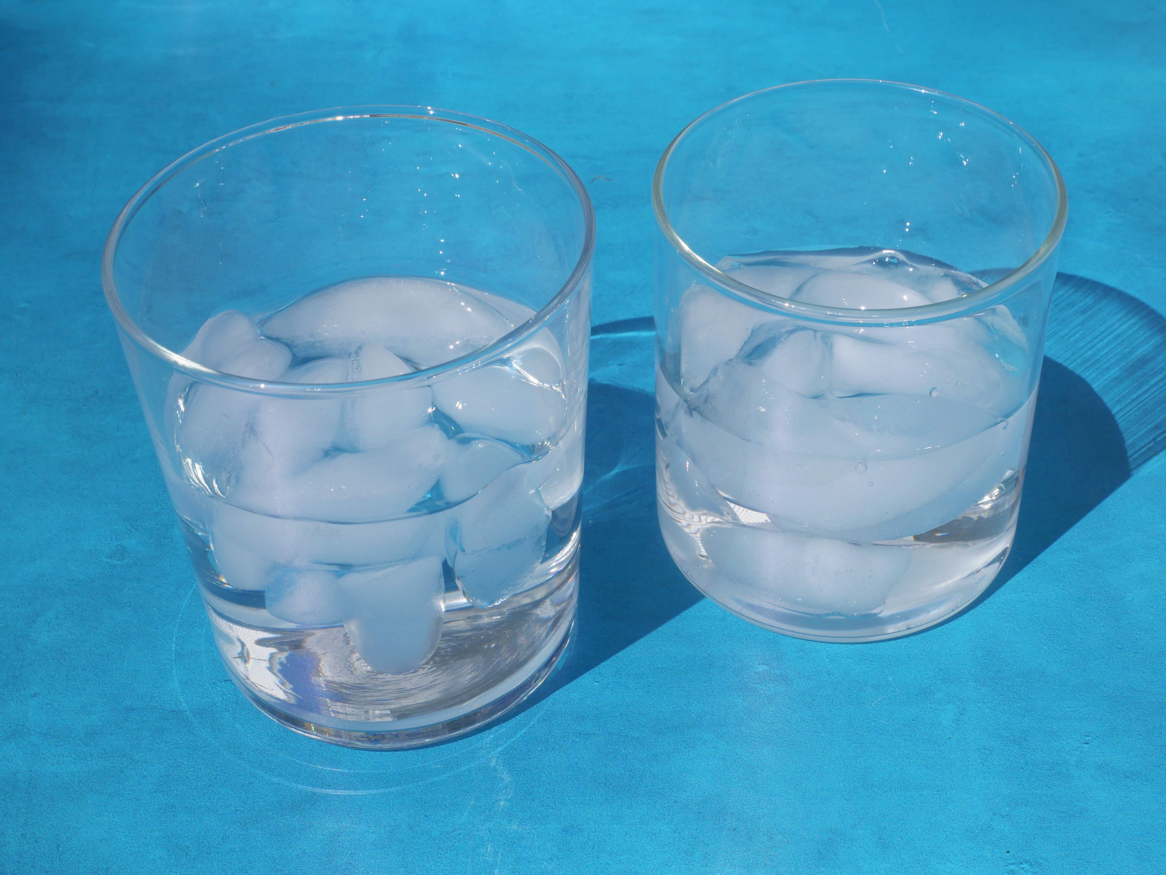 the bormiolo rocco glass with its slightly flared shape versus the straight-sided borosil glass